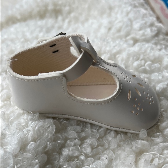 Vintage White Baby Shoes with Cutout Design - Picture 9 of 16